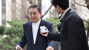 김병기 3차 조사, 건강상 이유로 5시간 만에 중단&hellip;추가소환 방침