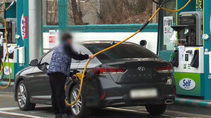 "석유 최고가격제, 2주 단위 운영&hellip;1,800원 되면 해제"