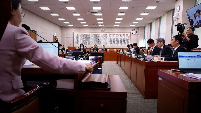 [단독] '원전&middot;전력망&middot;에너지' 투자 검토&hellip;희토류 공장도