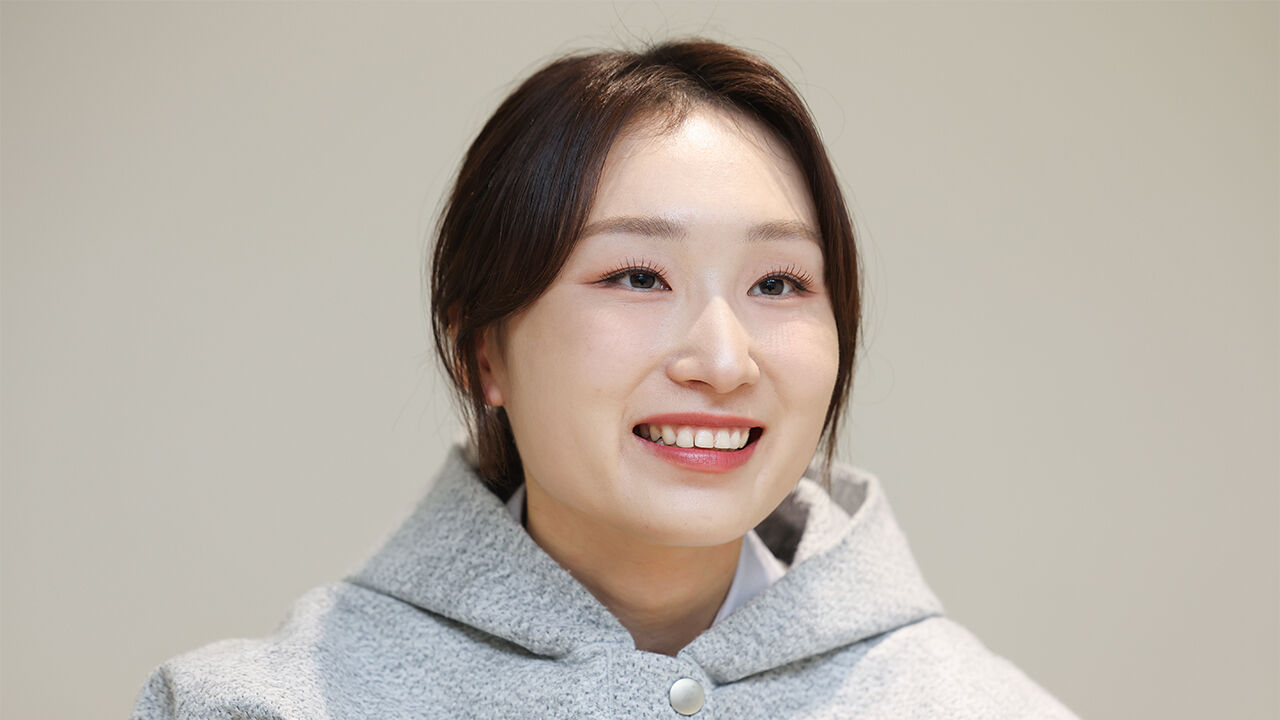 쇼트트랙 최민정이 11일 서울 강남구 올댓스포츠에서 연합뉴스와 인터뷰하며 밝은 표정을 짓고 있다. (사진=연합뉴스)