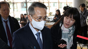 경찰 '강서구청장 보궐선거 개입' 의혹 김규현 전 국정원장 소환