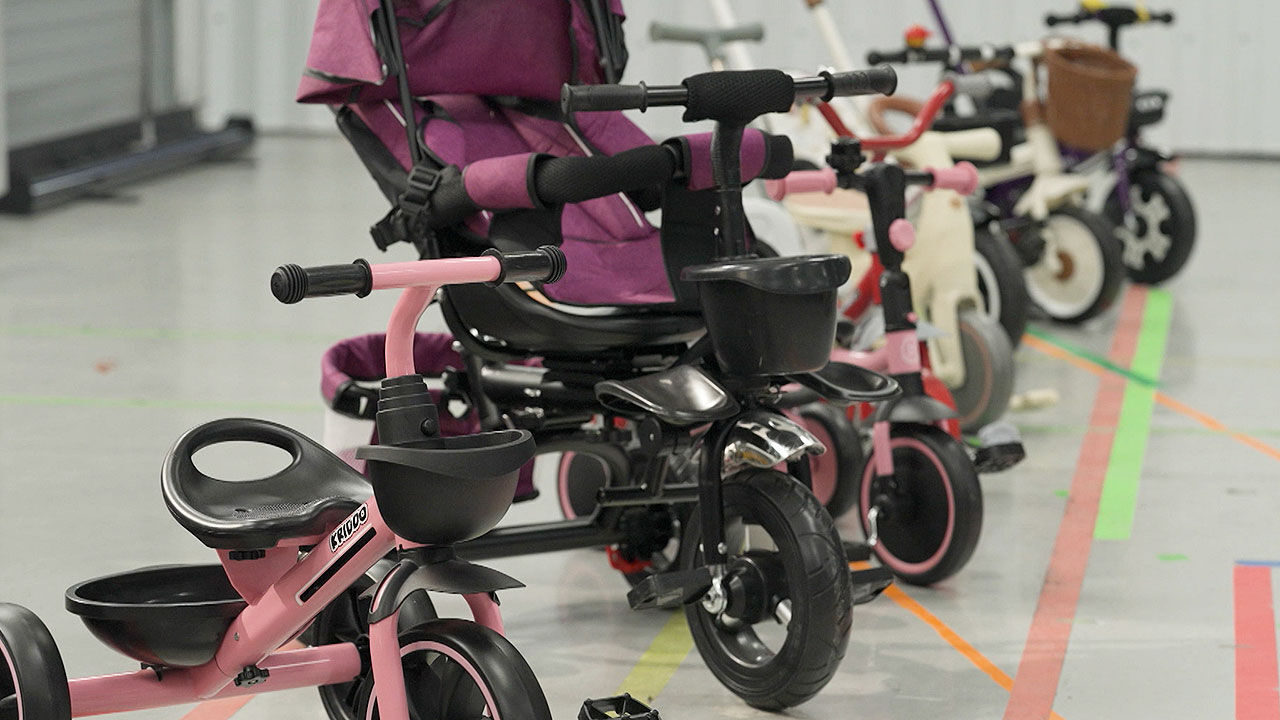 [친절한 경제] 뒤집히고 유해 물질까지&hellip;'유아용 삼륜차' 논란