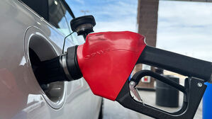 미국, 제재 대상 러시아산 원유 판매 일시 허용