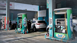 최고가격제 첫날&hellip;전국 기름값 소폭 하락