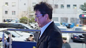 경찰, '술타기 의혹' 이재룡 음주측정방해 혐의 추가 적용