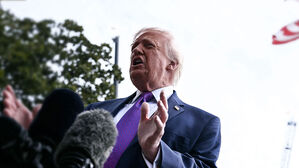 트럼프 "이란 하르그섬 군사목표물 완전파괴&hellip;석유인프라는 제외"