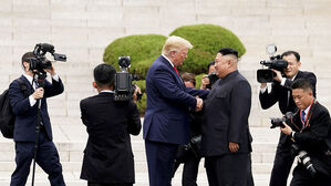 김 총리-트럼프 면담&hellip;김정은 사진 언급한 뒤 꺼낸 질문