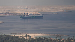 두바이 항구 정박 중 쿠웨이트 유조선 이란에 피격