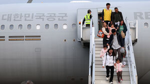 "남편은 직장 때문에 귀국 못했는데, 부디 전쟁이 빨리 끝났으면"