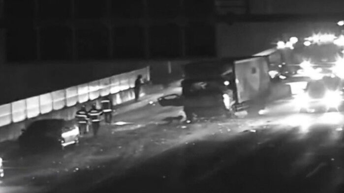 고속도로 주행하던 트럭기사 사망&hellip;검은 물체에 날벼락