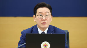 이 대통령 "부동산, 금융 부문 중요&hellip;세금은 핵폭탄 같은 최후 수단"