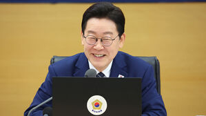 이 대통령, 세종서 공직자 격려오찬&hellip;"소고기 사주라 해야겠다"