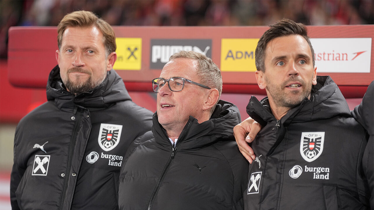 랄프 랑닉 오스트리아 대표팀 감독(가운데)