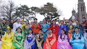 "2036 전주 하계올림픽 기원"&hellip;K-한복 런웨이