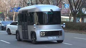 "기사님은 어디에?"&hellip;일반 도로 위 '운전석 없는' 버스