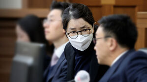 "목걸이 등 '3종 세트' 받았다"&hellip;대가성은 부인