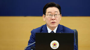 "5&middot;18정신 헌법 수록 등&hellip;단계적 개헌 검토"