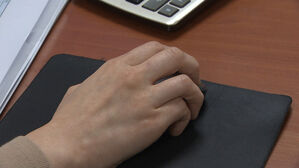 부하직원 책상&middot;컴퓨터&middot;근무복에 체모&hellip;50대 재물손괴로 송치