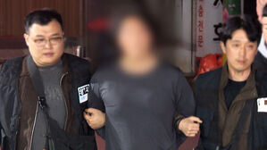 모습 드러낸 항공사 기장 살해범, "할 일 했다"더니 돌연