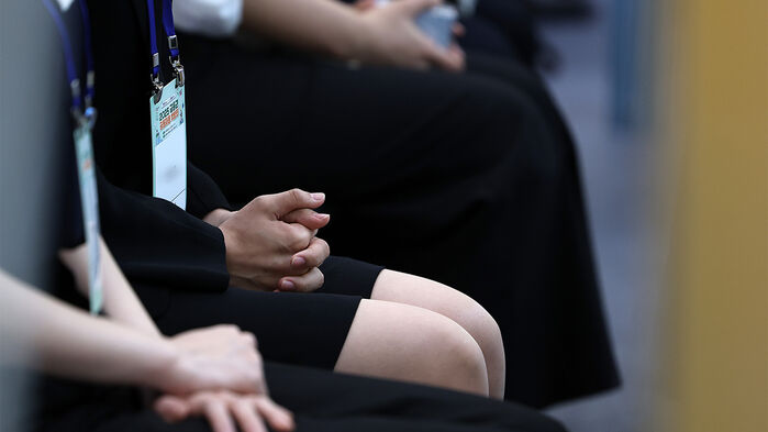 면접 기다리는 구직자