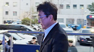 경찰, 음주뺑소니 이재룡 검찰 송치&hellip;'술타기' 의혹 인정