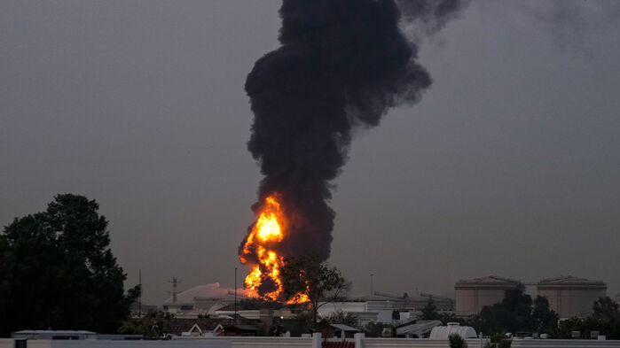 불타는 중동&hellip;"타격 클 것" 전 세계 덮친 먹구름