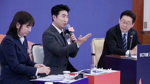 이 대통령 바로 옆 '개미 투자자' 장동민&hellip;"정부가 자본시장 믿음 주길"