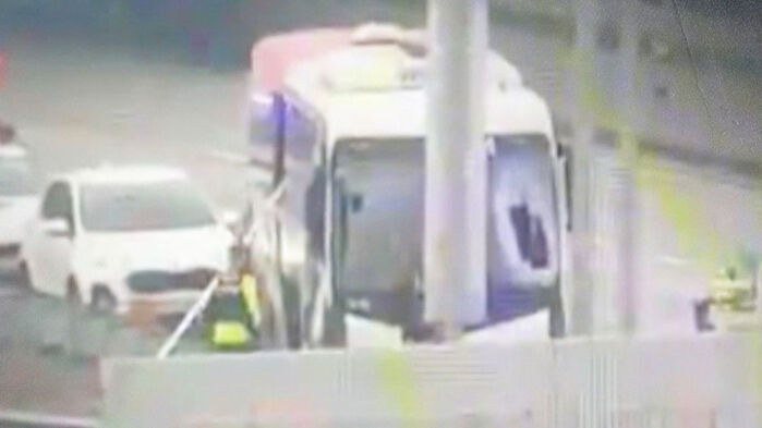 경기 평택시 서해안 고속도로 화물차 고속버스 충돌사고