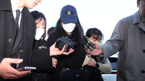 6년 전 세살 딸 학대치사 친모, 범행 동기 등 질문에 '묵묵부답'