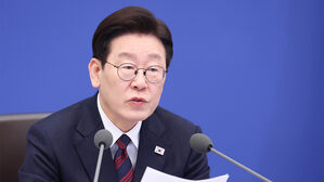 이 대통령 "위기 때 진짜 '실력' 나와&hellip;추경 속도가 생명"