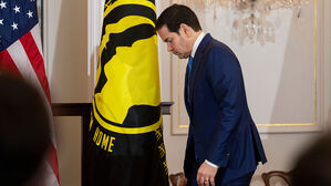 워싱턴 육군 기지 상공에 미확인 드론 출몰&hellip;장관들 경호 비상