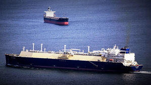 '연료 수급 대란' 인도, 웃돈 주고 7년 만에 이란산 원유 구매