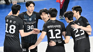 '미리 보는 챔프 결정전'&hellip;현대캐피탈, 대한항공 제압