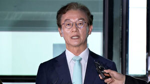 전재수, 18시간 조사 후 귀가&hellip;"의혹 소상하게 설명"