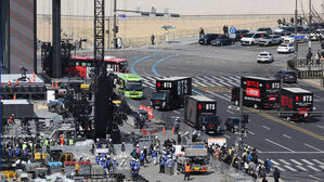 월드컵 후 최대 규모 몰린다&hellip;차벽&middot;특공대로 '진공 상태'