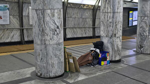 BTS 컴백, '아미' 오고, 노숙인들 가고&hellip;광화문 집결지 '대이동'