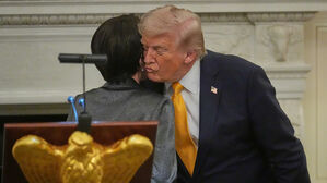 다카이치, 트럼프에 또 '스킨십' 공세&hellip;친화력으로 난관 돌파 모색