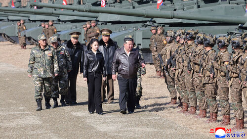 보병·탱크병구분대 협동공격전술연습 참관한 김정은 북한 노동당 총비서 (사진=조선중앙통신 제공, 연합뉴스)