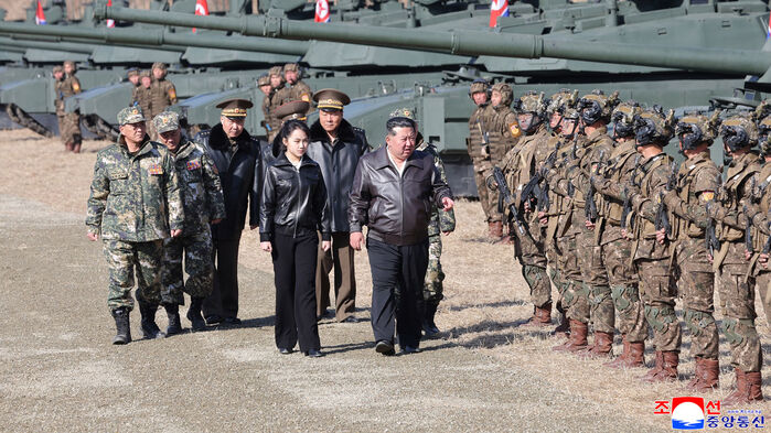 보병·탱크병구분대 협동공격전술연습 참관한 김정은 북한 노동당 총비서 (사진=조선중앙통신 제공, 연합뉴스)
