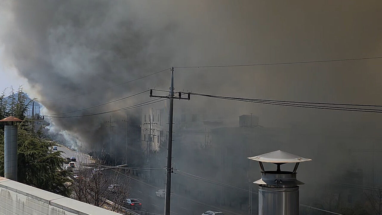 20일 오후 1시 17분쯤 대전 대덕구 문평동 한 자동차부품 제조 공장에서 불이 났다 (사진=독자 김수진 씨 제공, 연합뉴스)