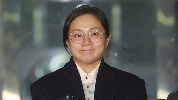 특수폭행 혐의로 검찰 송치된 박나래&hellip;혐의 더 추가됐다
