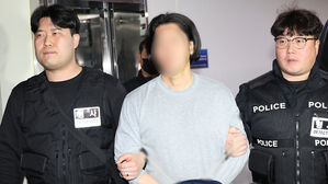 "기득권 양아치 짓 복수" 항공사 기장 살해범, 영장심사 출석