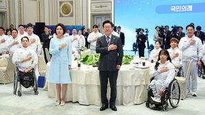이 대통령, 동계 패럴림픽 선수단 청와대 초청&hellip;"불굴 투혼 보여줬다"
