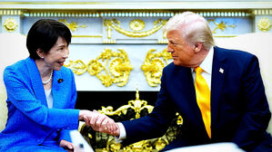 '선물' 주고 파병은 거부&hellip;한숨 돌린 일본?