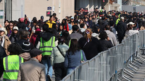 BTS 공연 8시간 전부터 '북적'&hellip;2만 4천 명 모였다