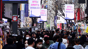 BTS공연에 백화&middot;면세점 '특수'&hellip;"외국인 대거 몰려 K제품 품절"