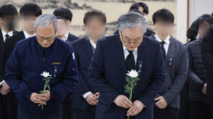"죄송합니다" 고개숙인 안전공업 대표&hellip;대전 합동분향소서 사죄