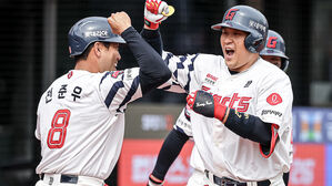 롯데 유강남, 연타석 홈런&hellip;한화 허인서, '깜짝 홈런 선두'