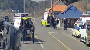 군산서 승합차&middot;SUV 충돌&hellip;70대 운전자 등 4명 부상