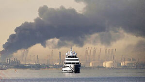 UAE 인근 해역서 화물선 근접 피격